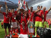 开云体育app-关于欧洲足球联赛竞技激烈，球员冲刺胜利舞台的信息