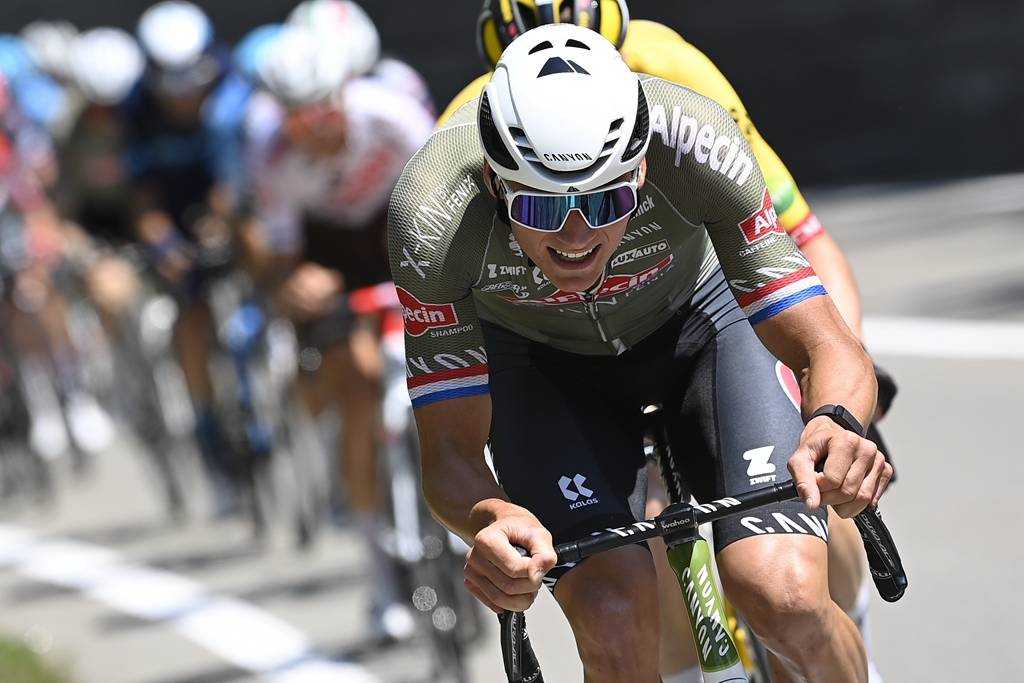 皇家社会后卫制胜关键时刻，边路传中助攻队友的简单介绍