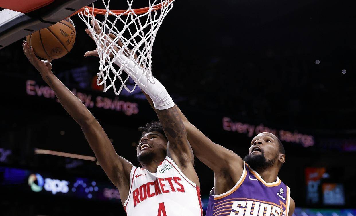 包含火箭主场对阵雄鹿，昔日双MVP再度对决的词条