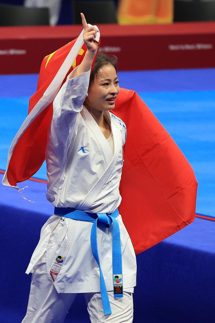 包含荷兰空手道选手夺得金牌，实力惊人的词条