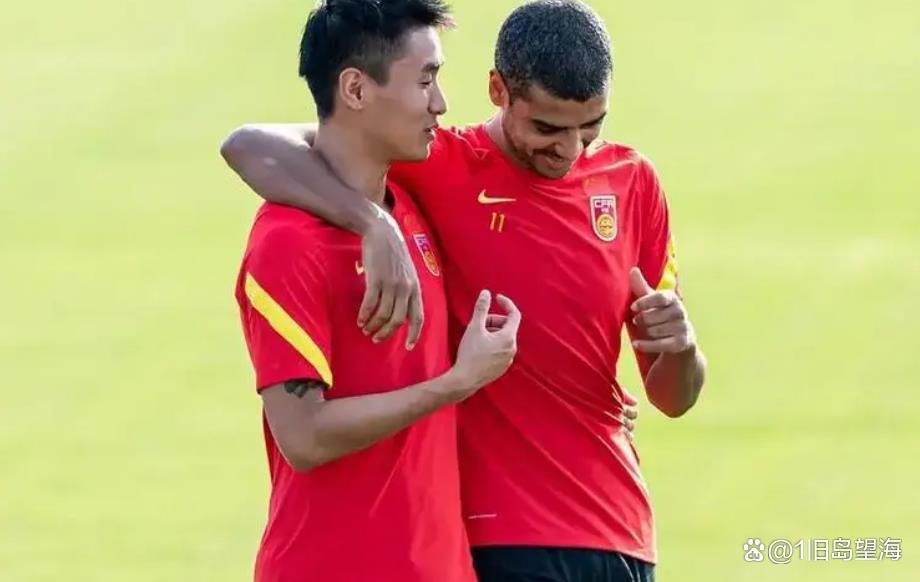 雷恩球员训练场上互相鼓励，为比赛做好准备的简单介绍