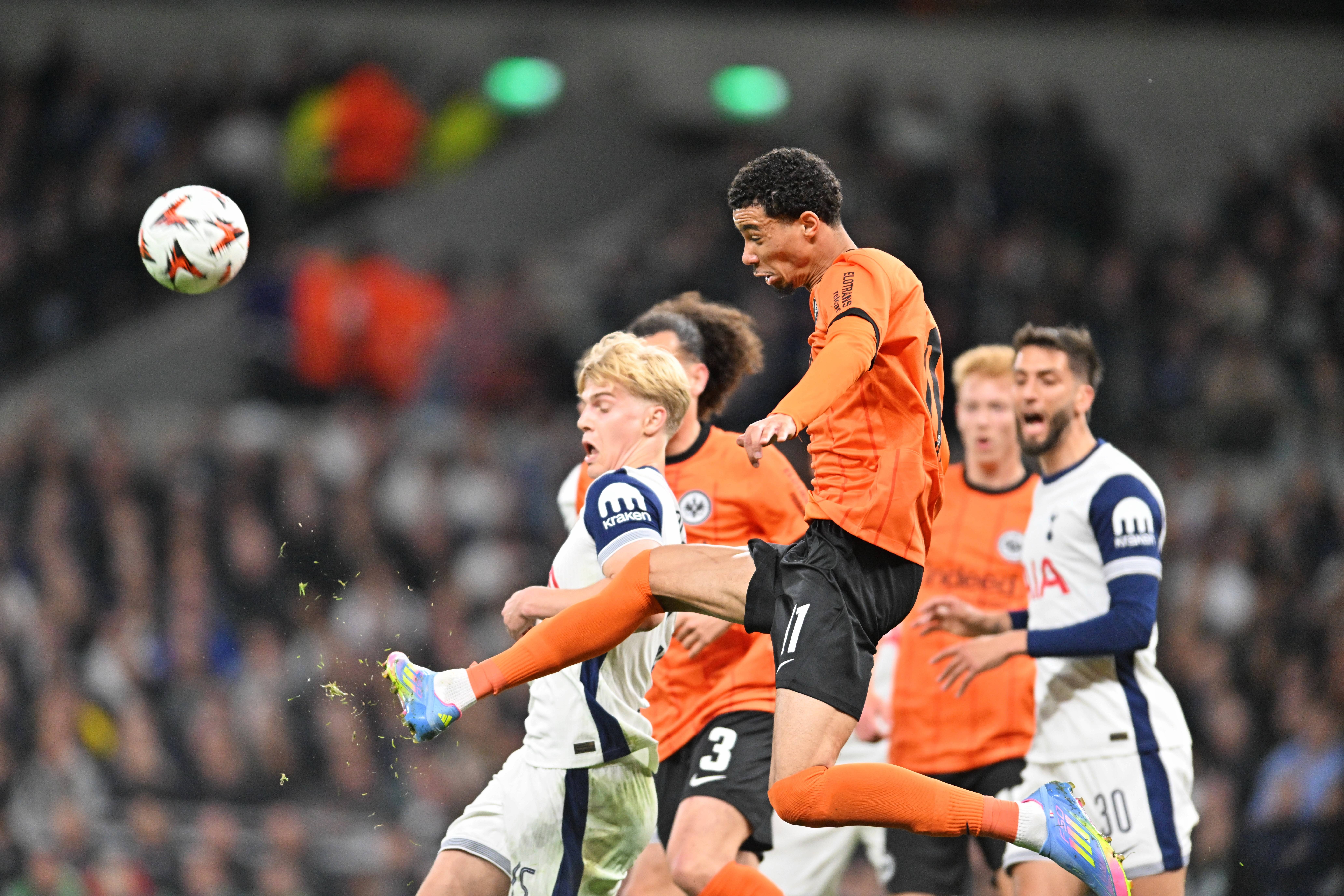 热刺主场不敌对手，球队连续比赛失利