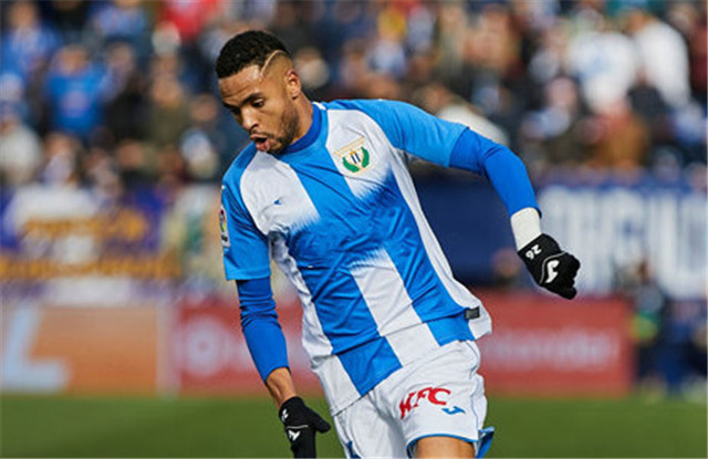 包含埃瓦尔逼平莱加内斯，表现出色的词条