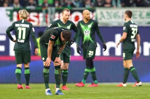 包含沃尔夫斯堡球队斩获三分，提升排名的词条