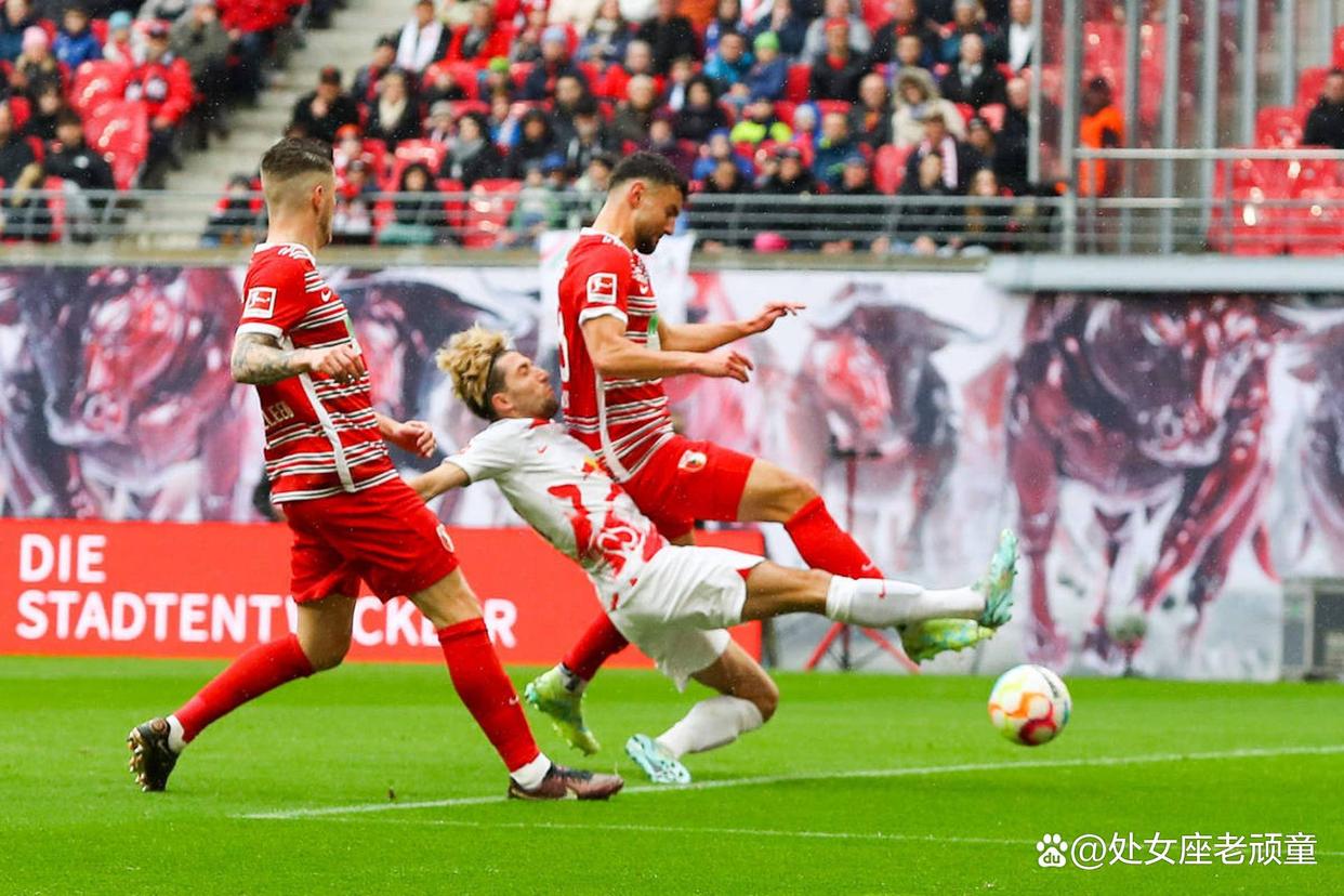 关于阿贾克斯宣布招募新后卫，延续传统青训政策的信息