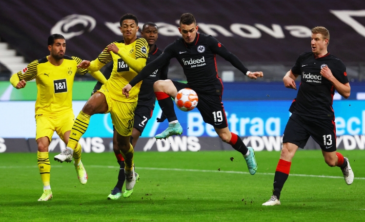 多特蒙德客场大胜，继续领跑积分榜