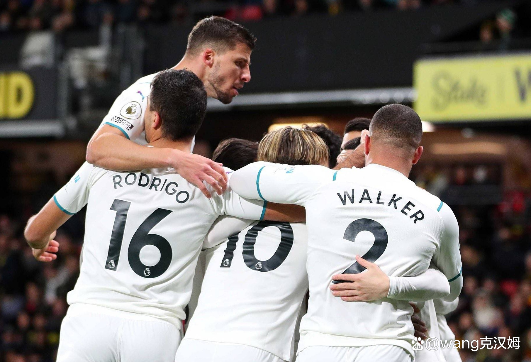 多特蒙德客场大胜，继续领跑积分榜