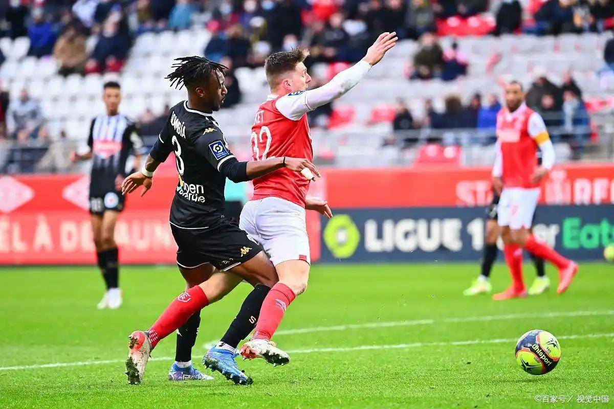 阿森纳完胜里昂,卡拉斯科带队取胜 阿森纳完胜里昂,卡拉斯科带队取胜