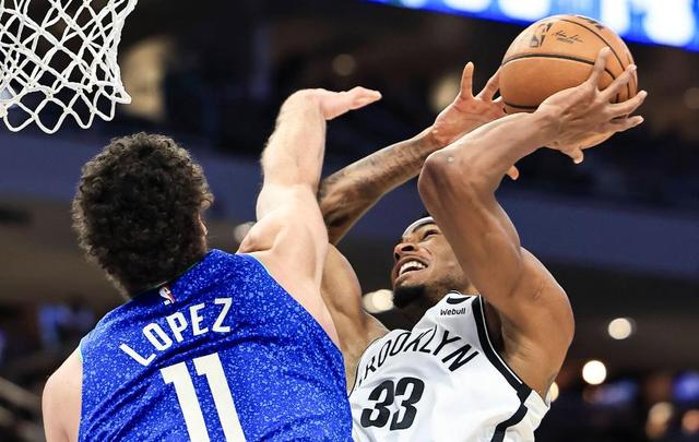 雄鹿横扫巴西男篮,西蒙斯关键制胜 雄鹿横扫巴西男篮,西蒙斯关键制胜