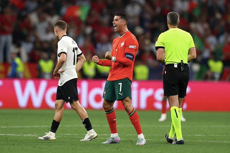 包含葡萄牙队鏖战瑞典队，张继科统治全场的词条