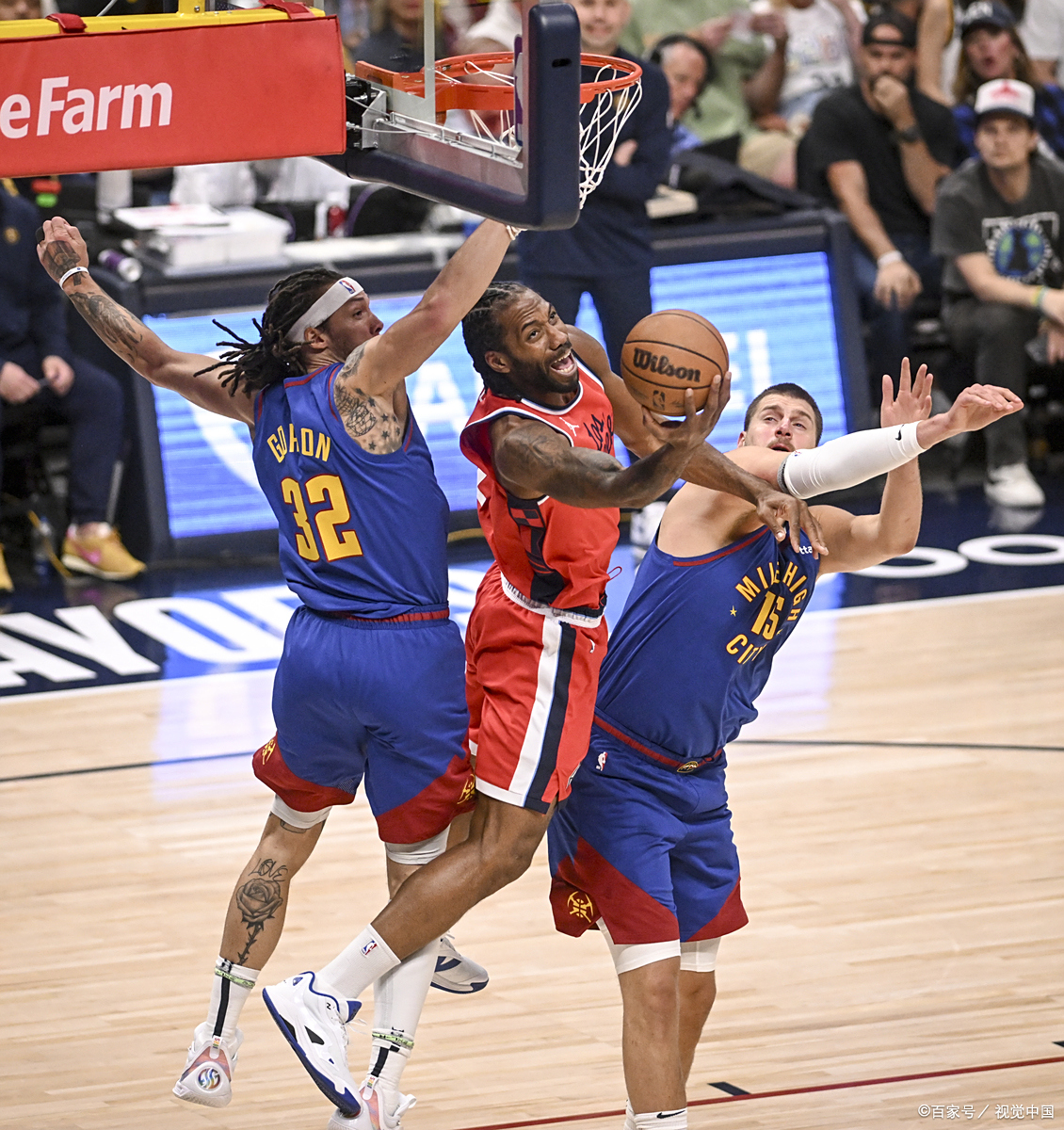 太阳险胜马刺，米切尔扛起全队