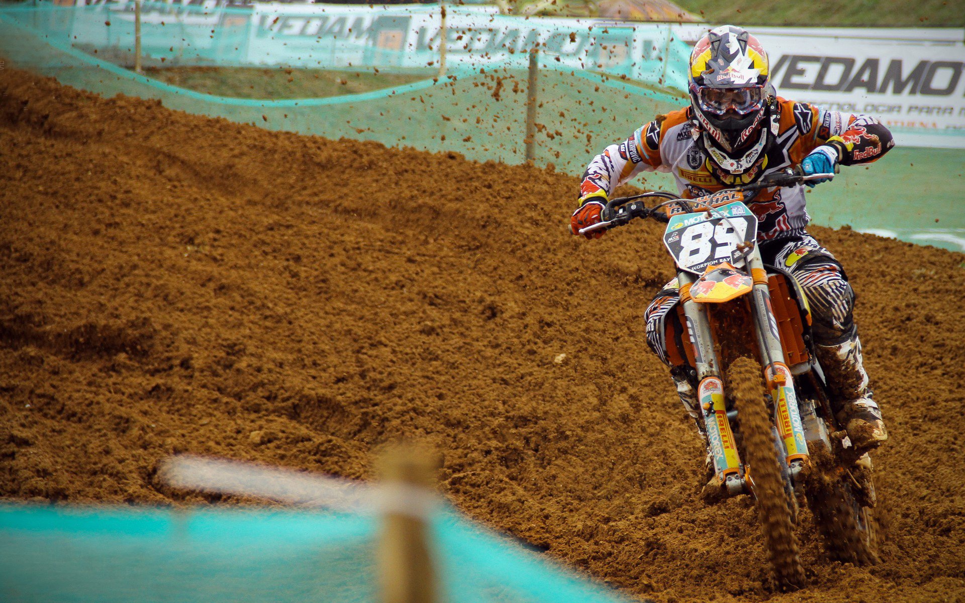 富安健洋完美锁死拜仁边路，雷恩提前终结悬念彰显战术革命