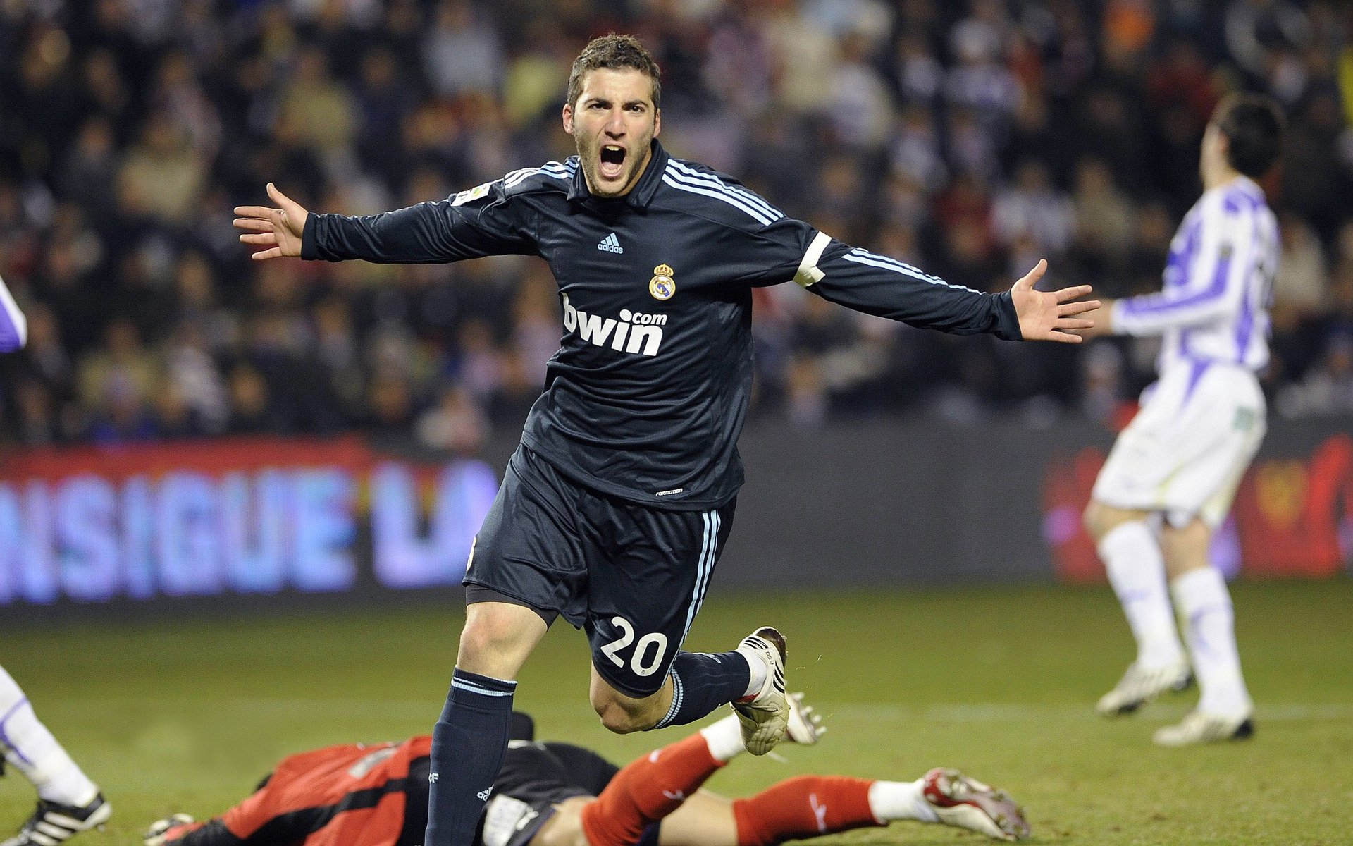 东方鏖战西方熊，麦科勒姆孤胆扛旗记